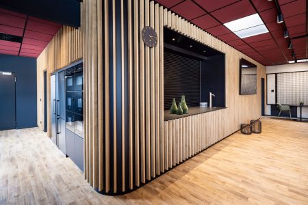 AROS Memmingen Kantine, Theke, Holz